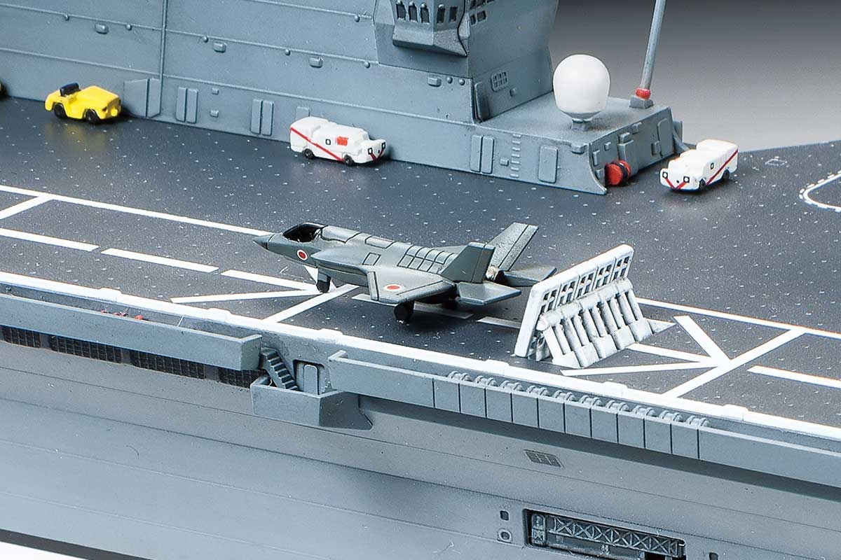 Tamiya 25413 1:700 DDV192 Ibuki / Tamiya USA