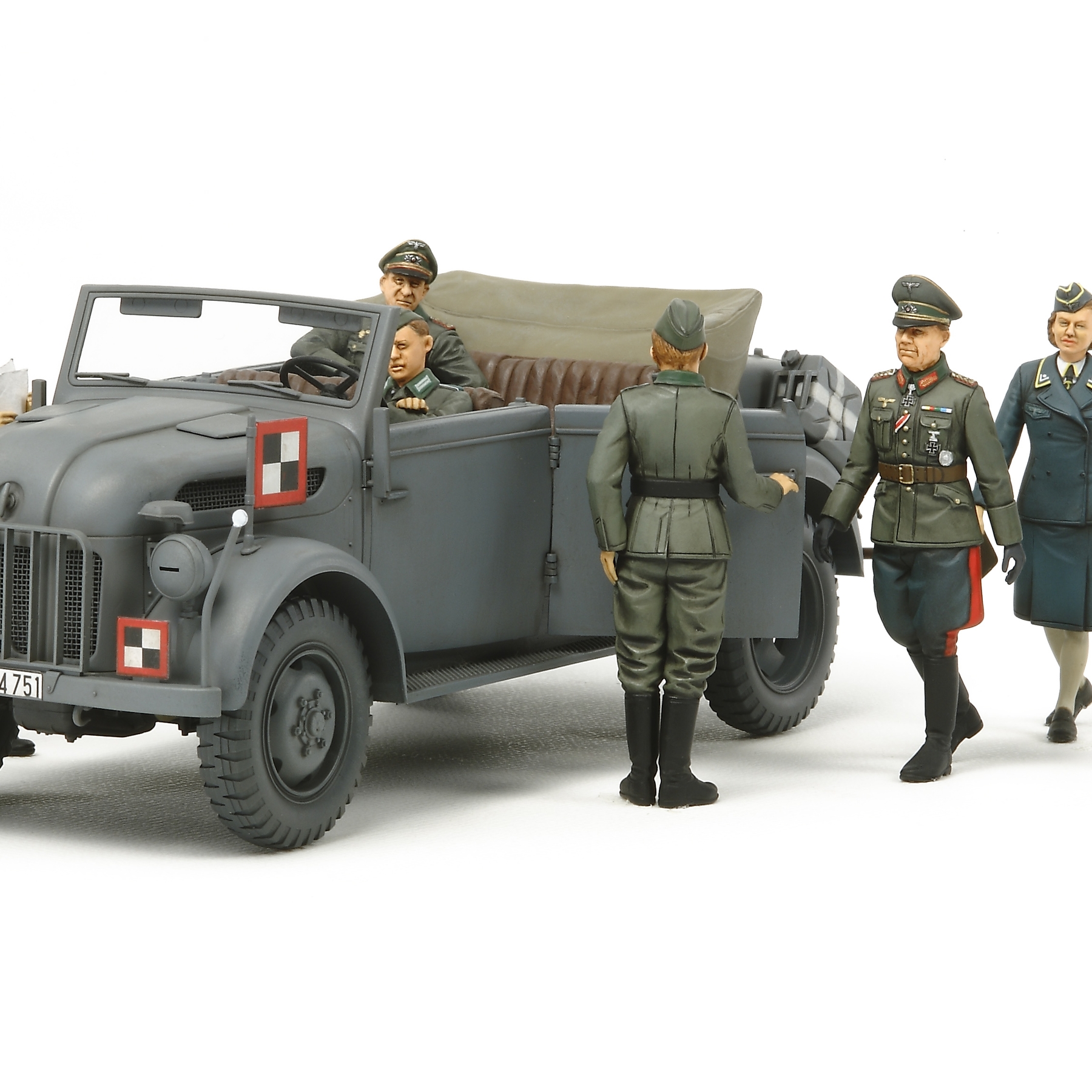 German Steyr 1500A W/7 Figures Kommandeurwagen Hq Staff Set