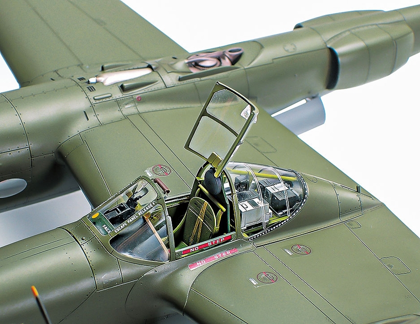 Tamiya 61120 1/48 Scale Model Aircraft Kit WWII USAF Lockheed P-38 F/G Lightning 