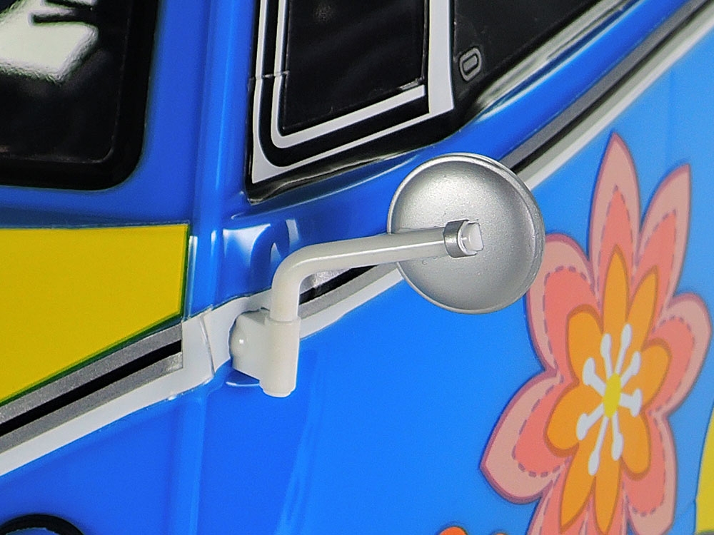 Tamiya 47453 Volkswagen Type 2 (T1) Flower Power (M-05